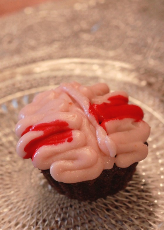 Bloody brain cupcakes01